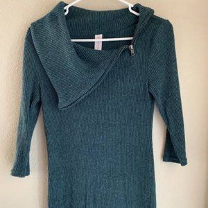 Forest green sweater asymetrical neck
